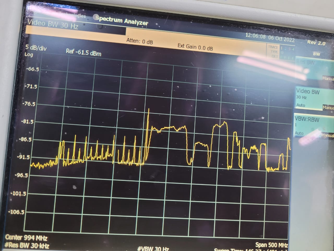 Integração de sistemas de transmissão de vídeo/áudio e dados via satélite