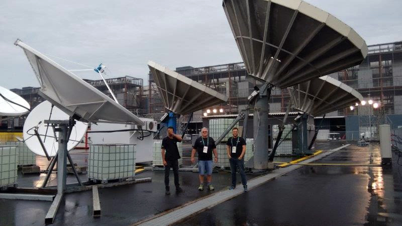 Equipe em serviço de tecnologia